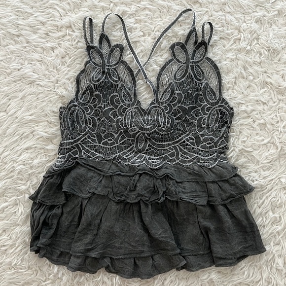 POL Lace Detail Ruffled Tank Top - Picture 12 of 15